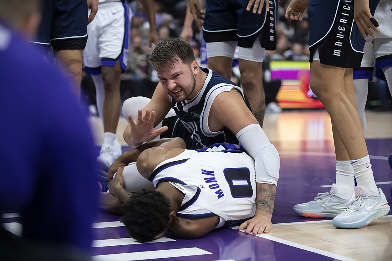 四川队翻盘鹈鹕，东契奇点燃赛场