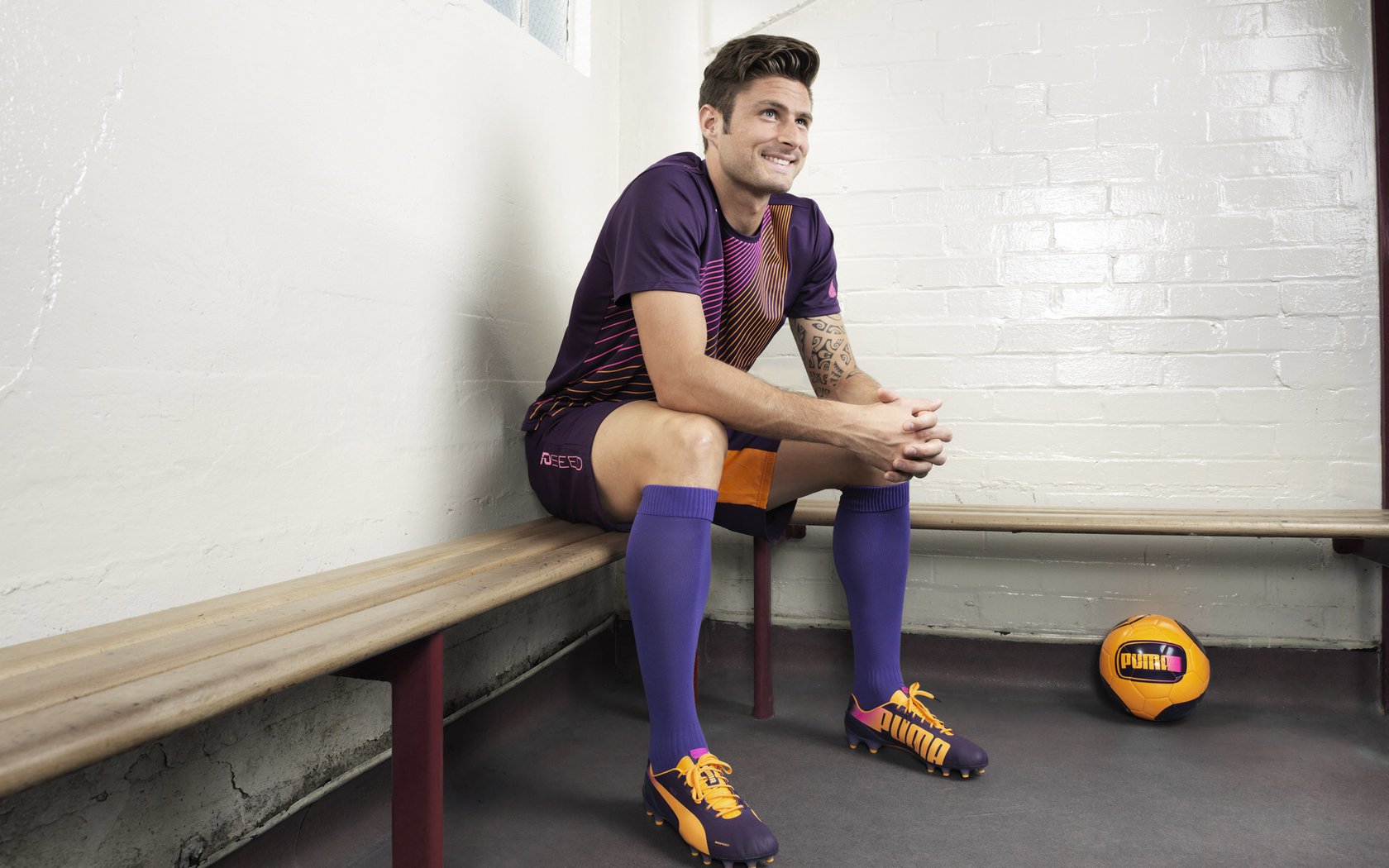 英超争冠焦点战，芬兰新星单节爆发，莱比锡红牛战术启示录