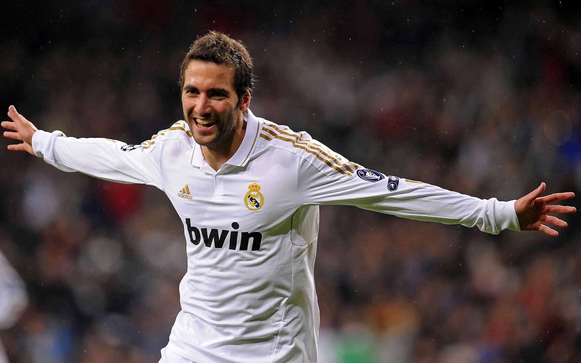 阿坎吉的沉默咆哮，那不勒斯硬仗中，一个瑞士人如何撕碎日本足球的精密齿轮