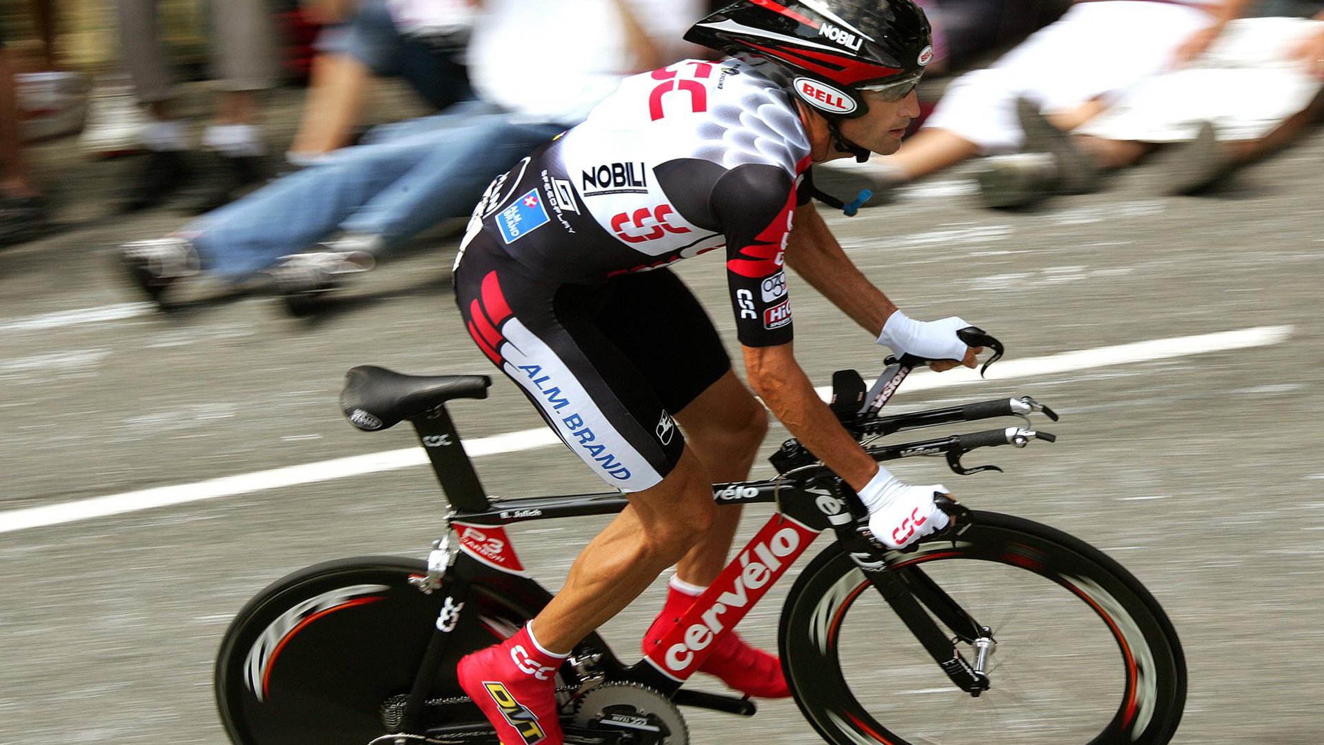 F1新赛季揭幕战焦点战，上海队完胜独行侠